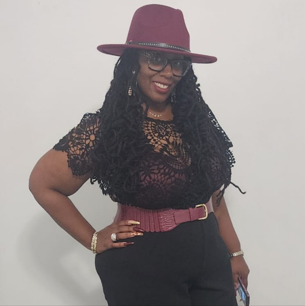 Meet your Posher, Angela